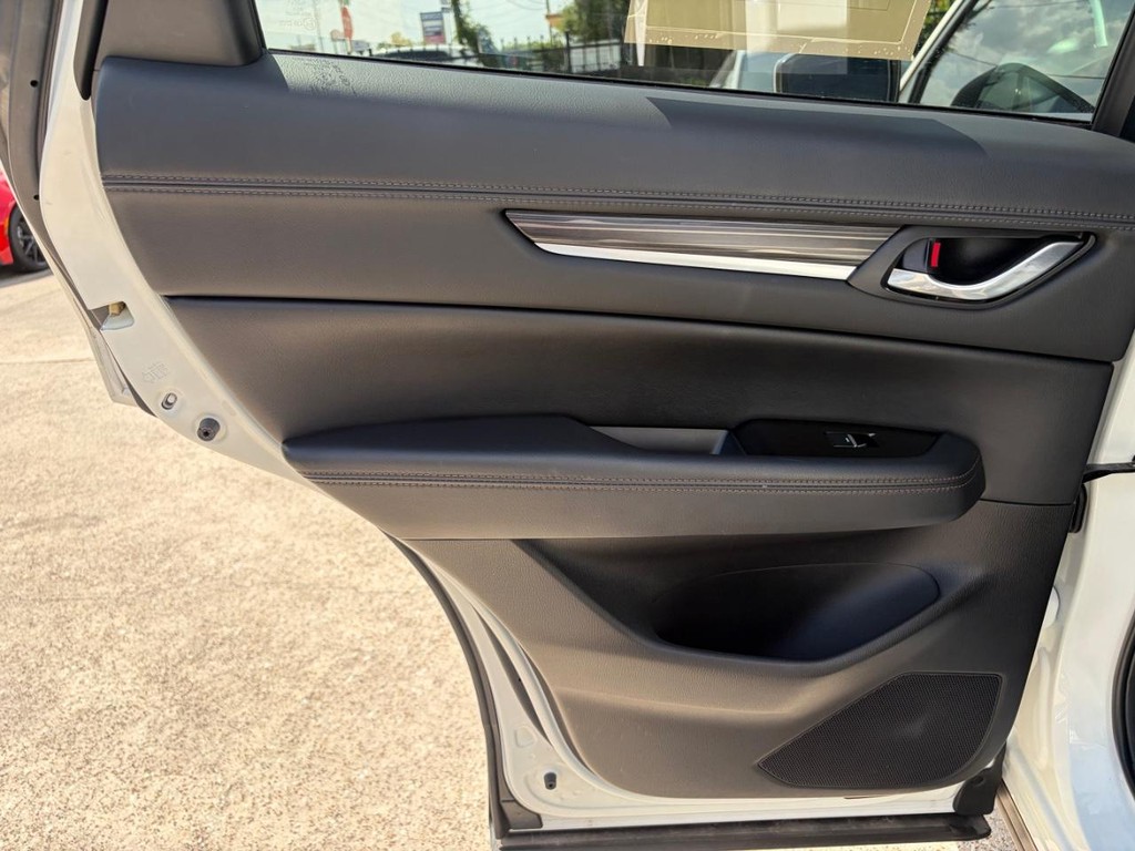 Mazda CX-5 Vehicle Full-screen Gallery Image 19