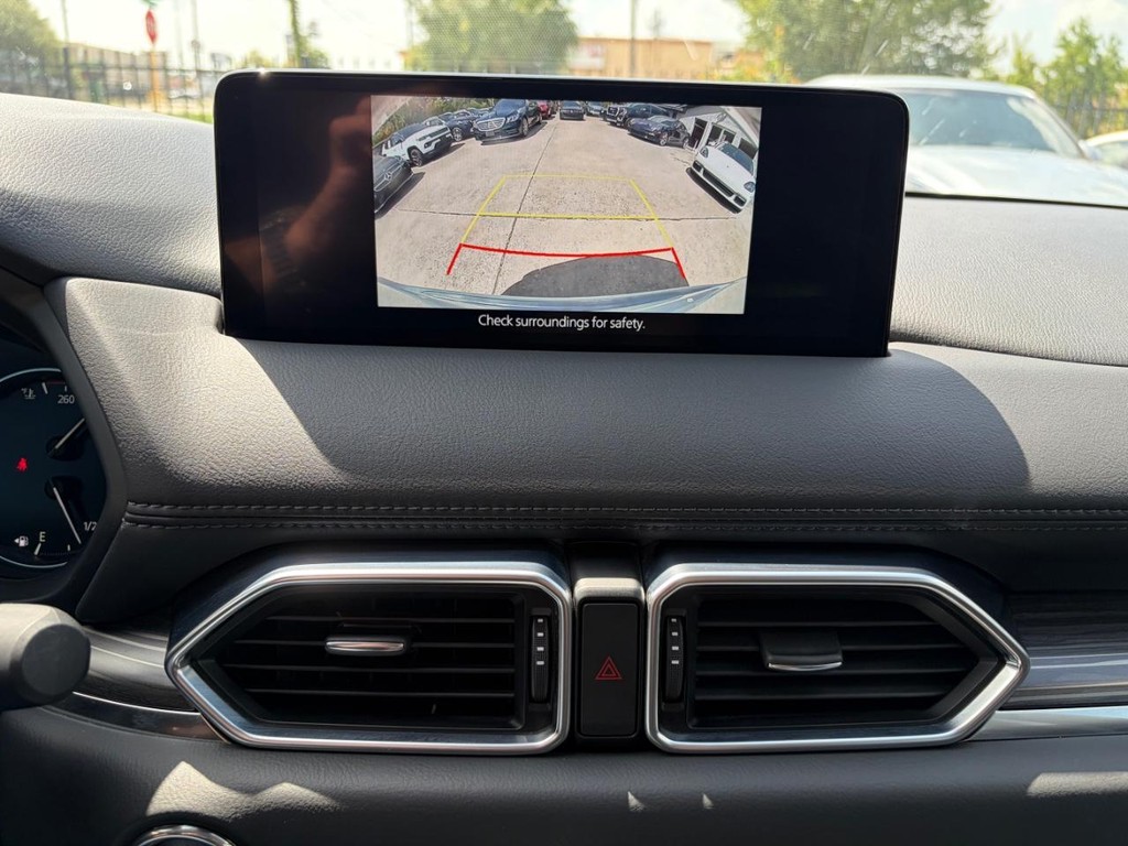 Mazda CX-5 Vehicle Full-screen Gallery Image 23