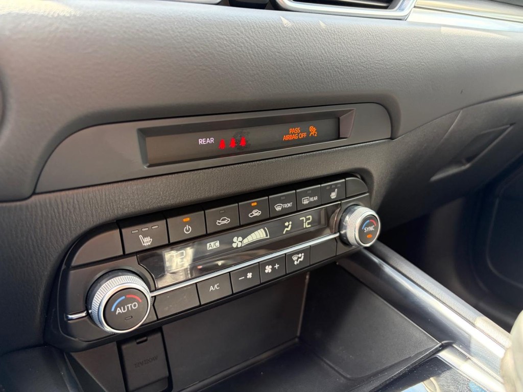 Mazda CX-5 Vehicle Full-screen Gallery Image 25