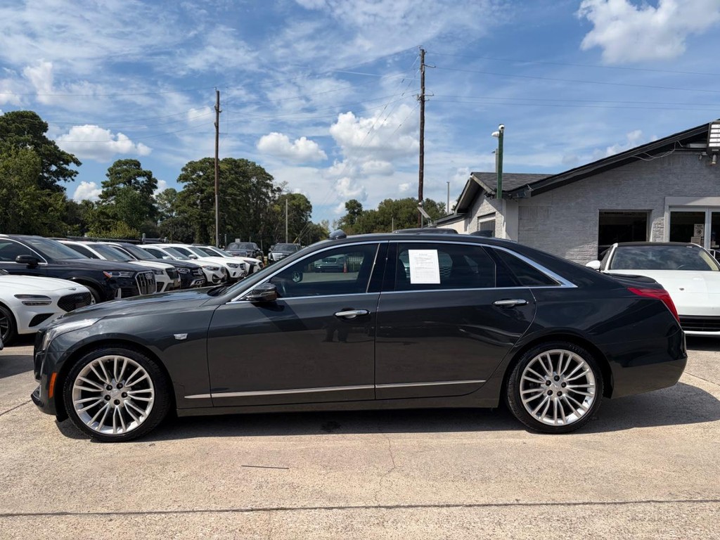 Cadillac CT6 Vehicle Full-screen Gallery Image 09