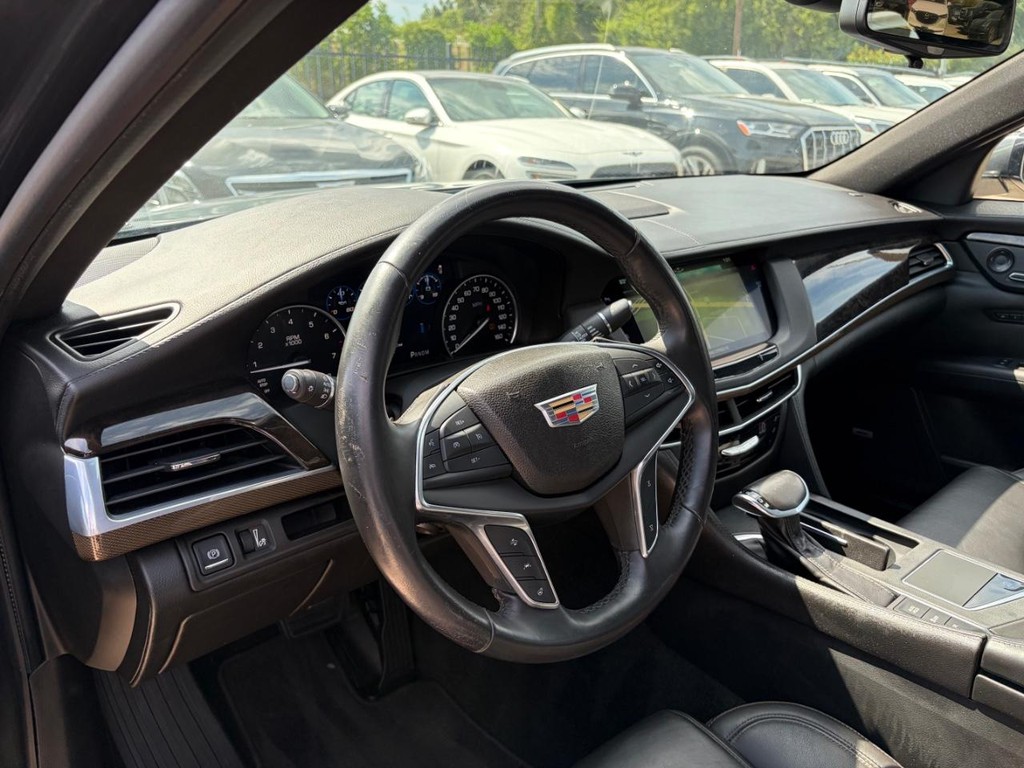 Cadillac CT6 Vehicle Full-screen Gallery Image 10