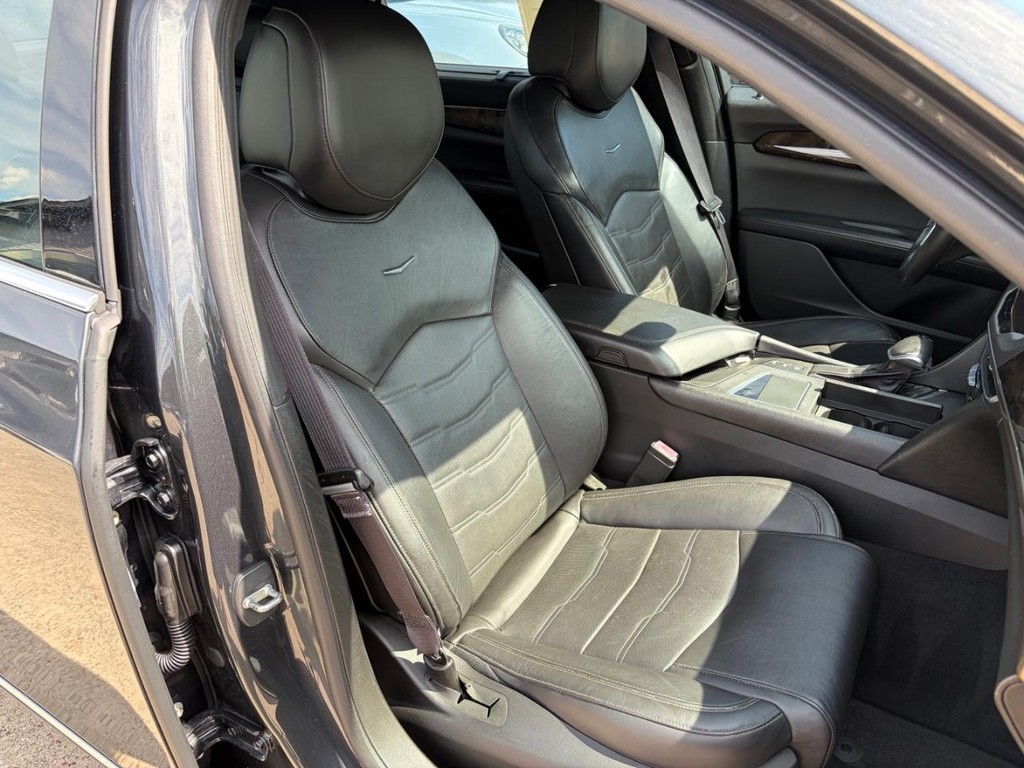 Cadillac CT6 Vehicle Full-screen Gallery Image 14