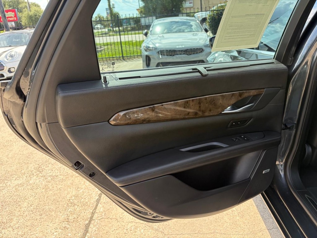 Cadillac CT6 Vehicle Full-screen Gallery Image 17