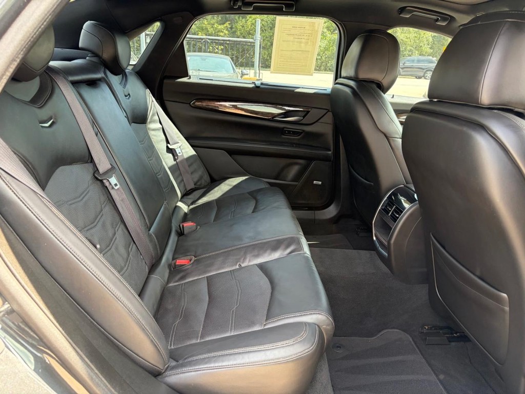 Cadillac CT6 Vehicle Full-screen Gallery Image 18