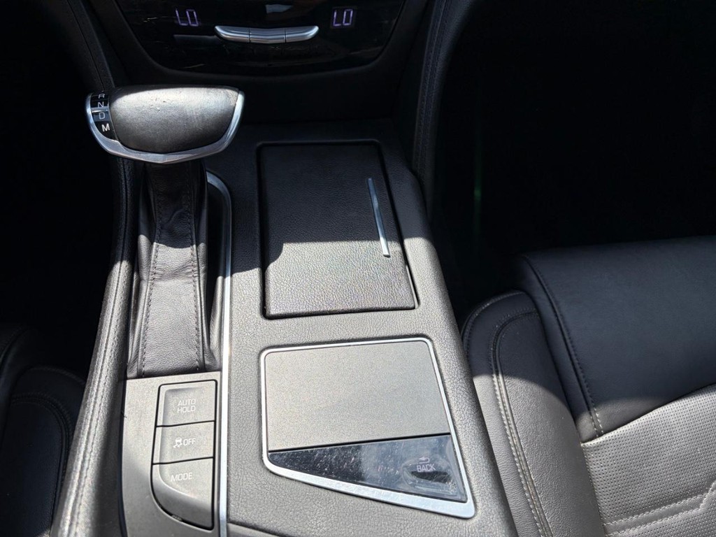 Cadillac CT6 Vehicle Full-screen Gallery Image 24