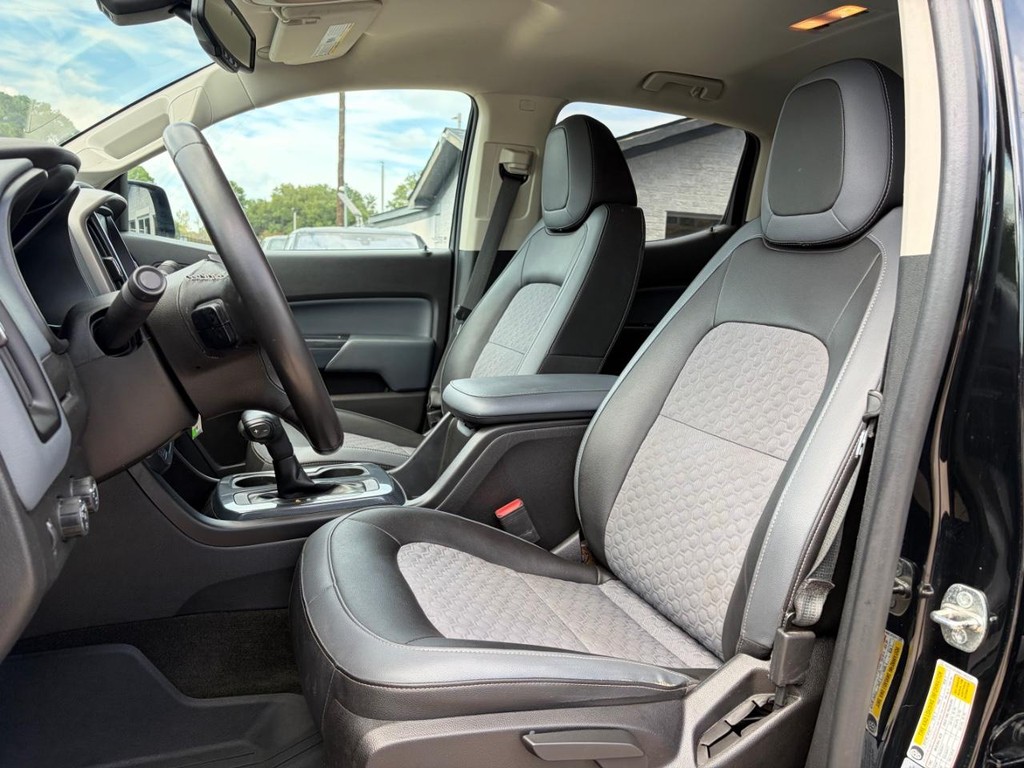 Chevrolet Colorado Vehicle Full-screen Gallery Image 11