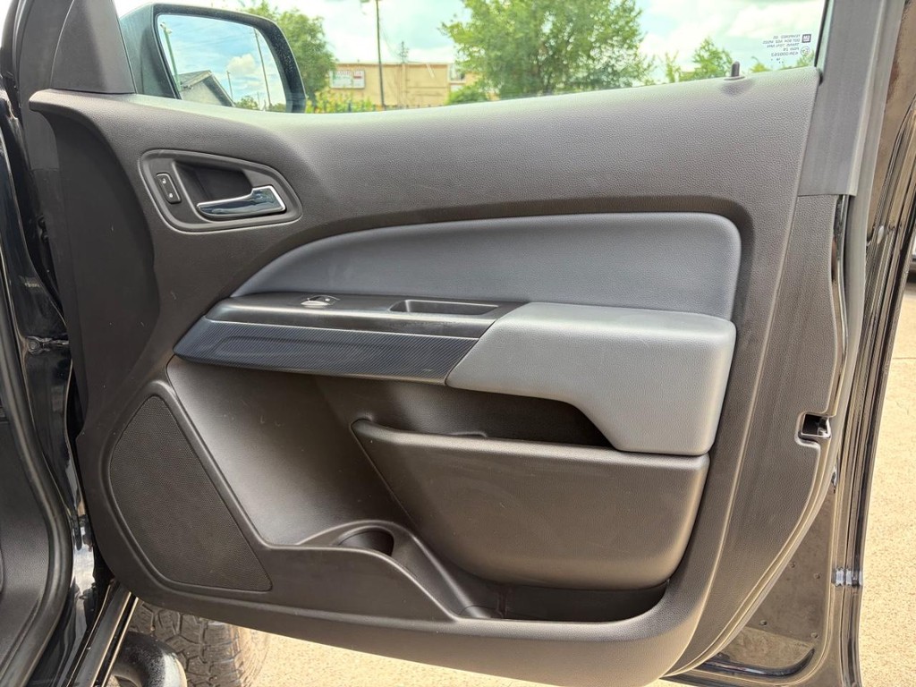Chevrolet Colorado Vehicle Full-screen Gallery Image 15