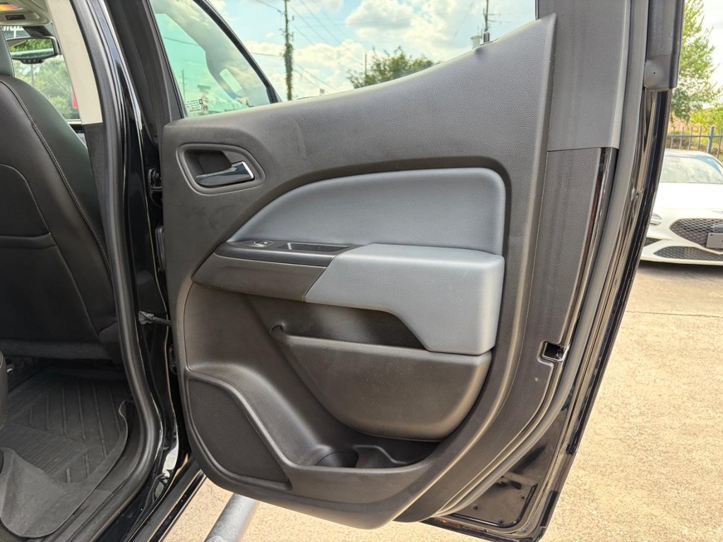 Chevrolet Colorado Vehicle Full-screen Gallery Image 19