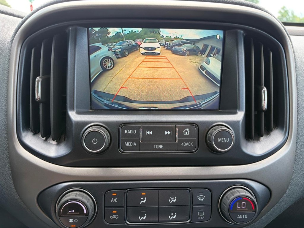 Chevrolet Colorado Vehicle Full-screen Gallery Image 23