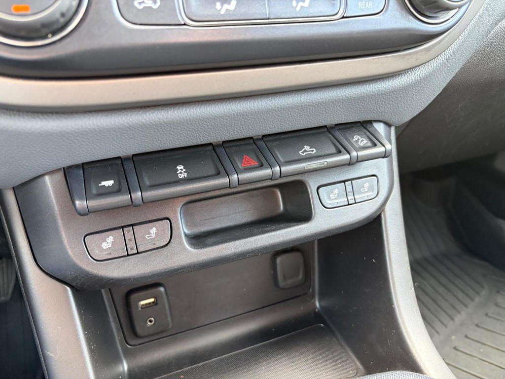 Chevrolet Colorado Vehicle Full-screen Gallery Image 24