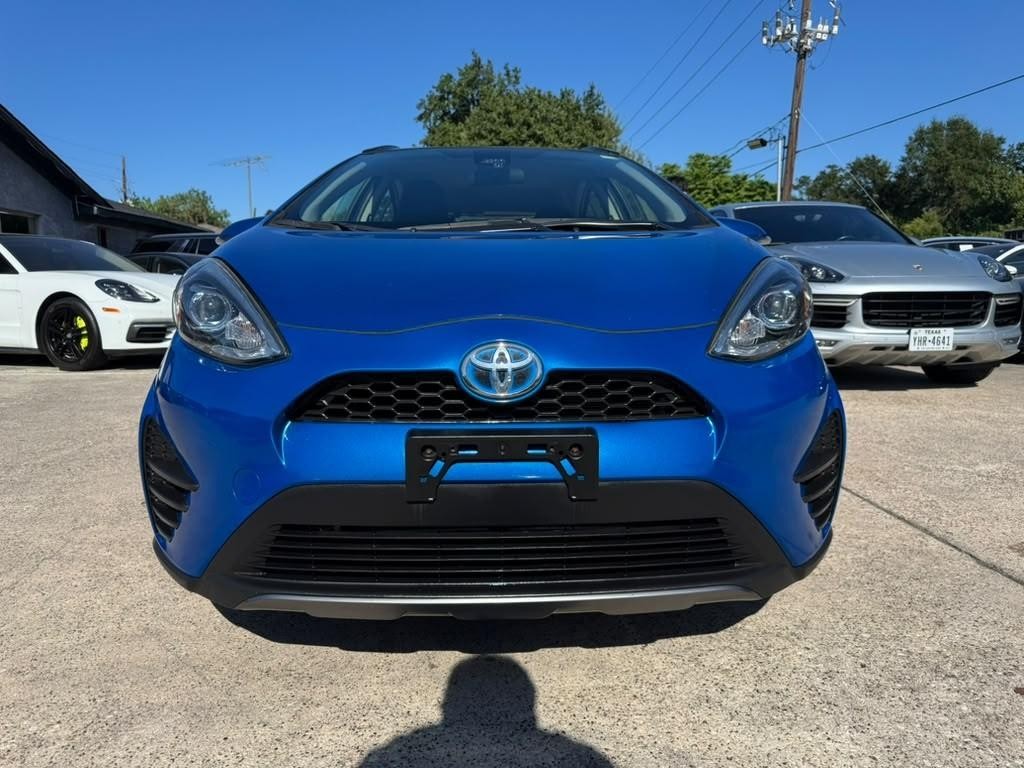 Toyota Prius C Vehicle Full-screen Gallery Image 02