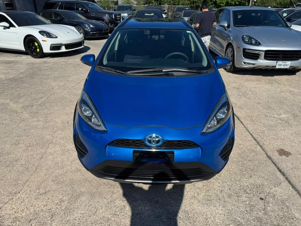 Toyota Prius C Vehicle Full-screen Gallery Image 03