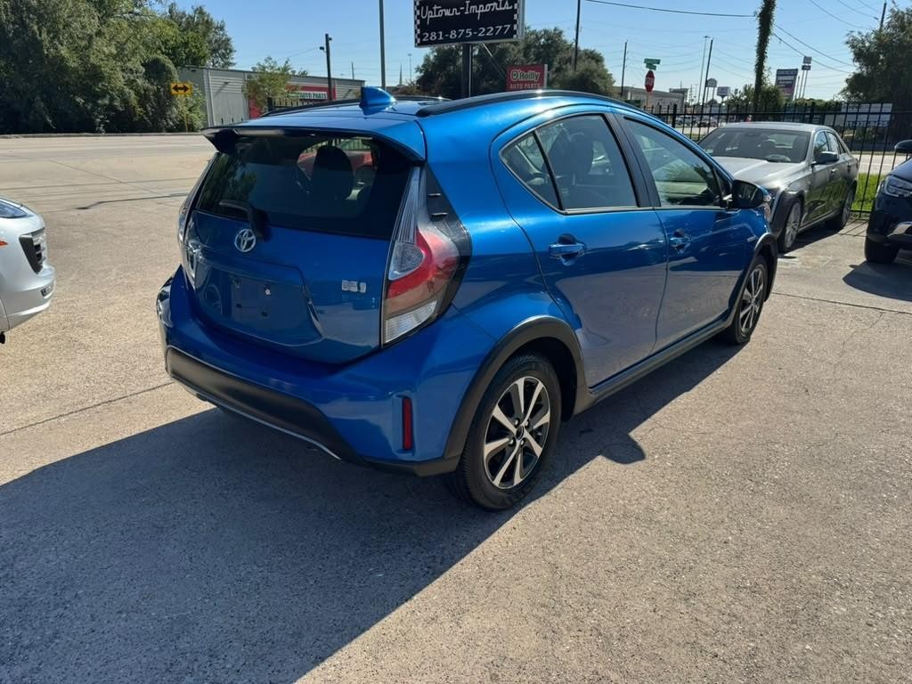 Toyota Prius C Vehicle Full-screen Gallery Image 06
