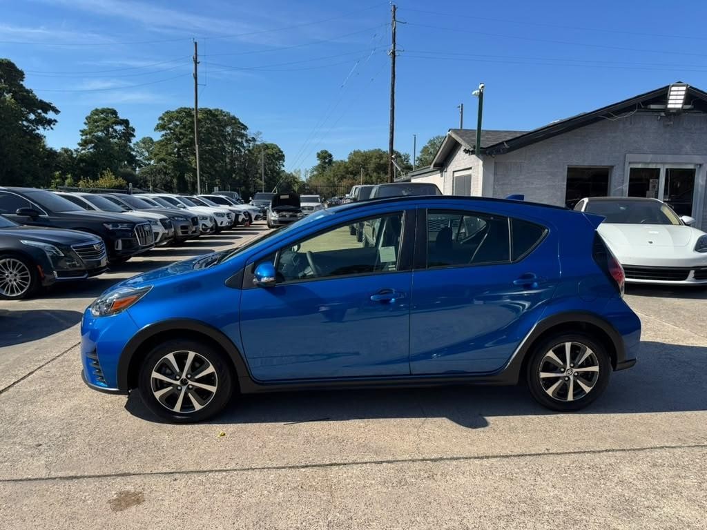 Toyota Prius C Vehicle Full-screen Gallery Image 09