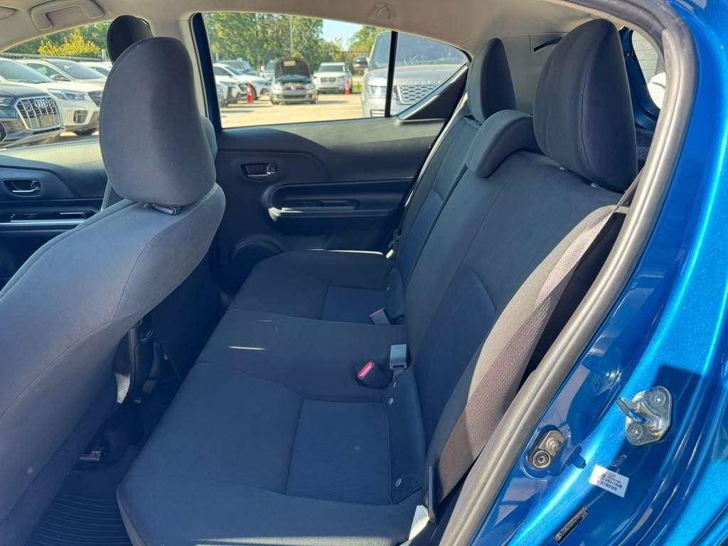Toyota Prius C Vehicle Full-screen Gallery Image 18