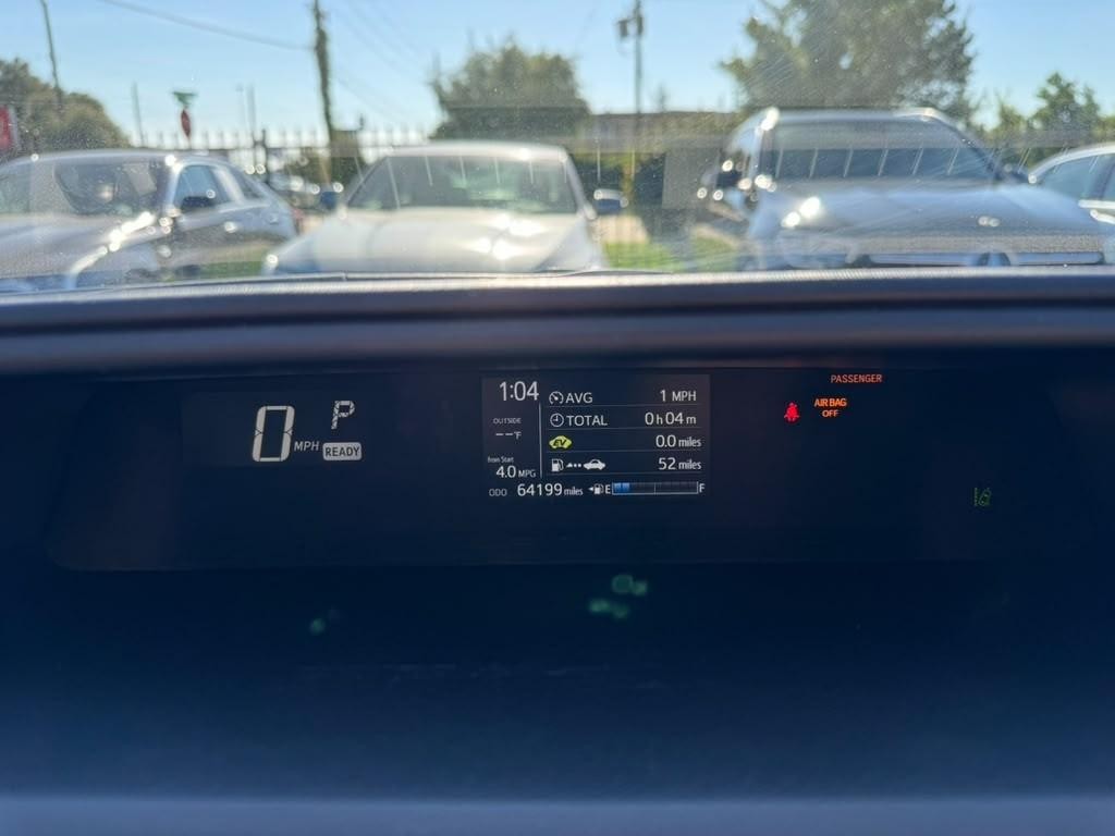 Toyota Prius C Vehicle Full-screen Gallery Image 21