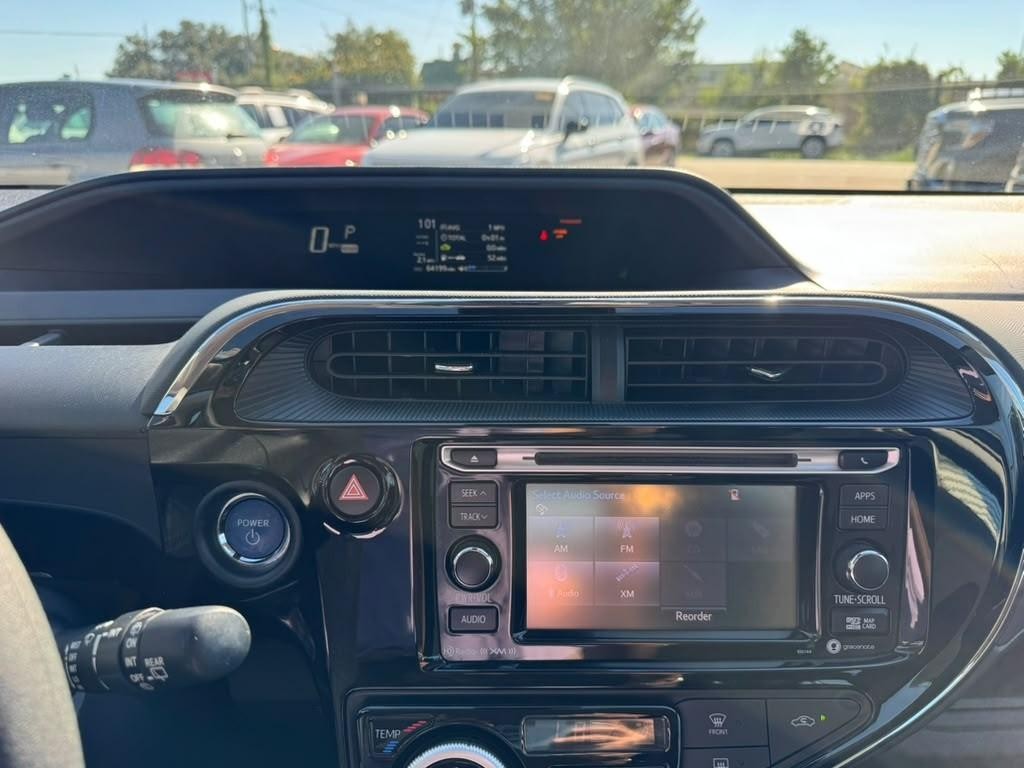 Toyota Prius C Vehicle Full-screen Gallery Image 22