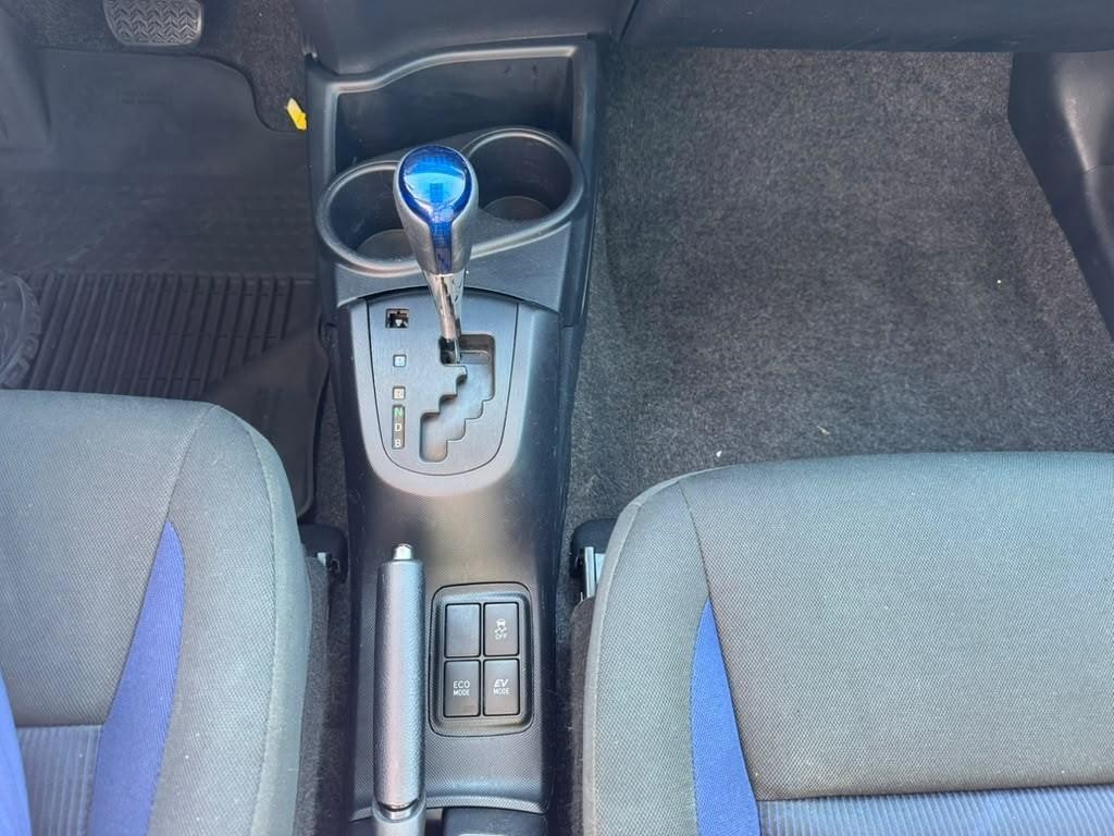 Toyota Prius C Vehicle Full-screen Gallery Image 24