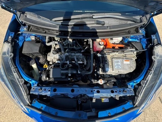 Toyota Prius C Vehicle Full-screen Gallery Image 27