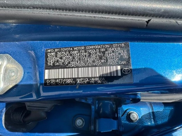 Toyota Prius C Vehicle Full-screen Gallery Image 28