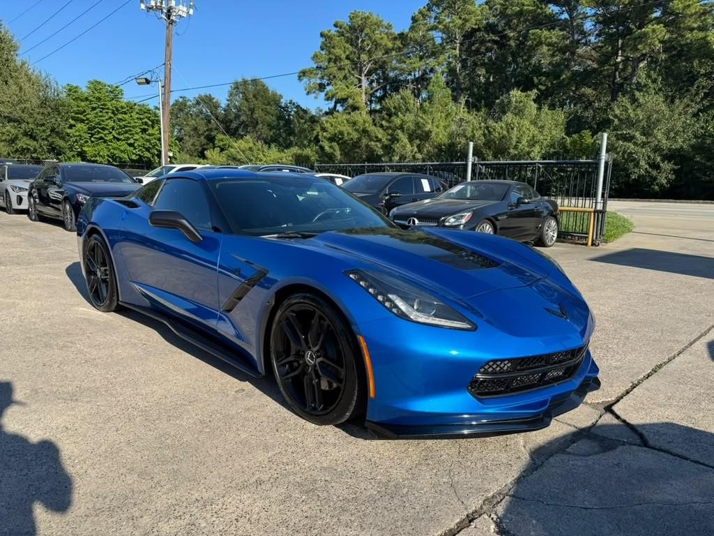 Chevrolet Corvette Stingray Vehicle Full-screen Gallery Image 04