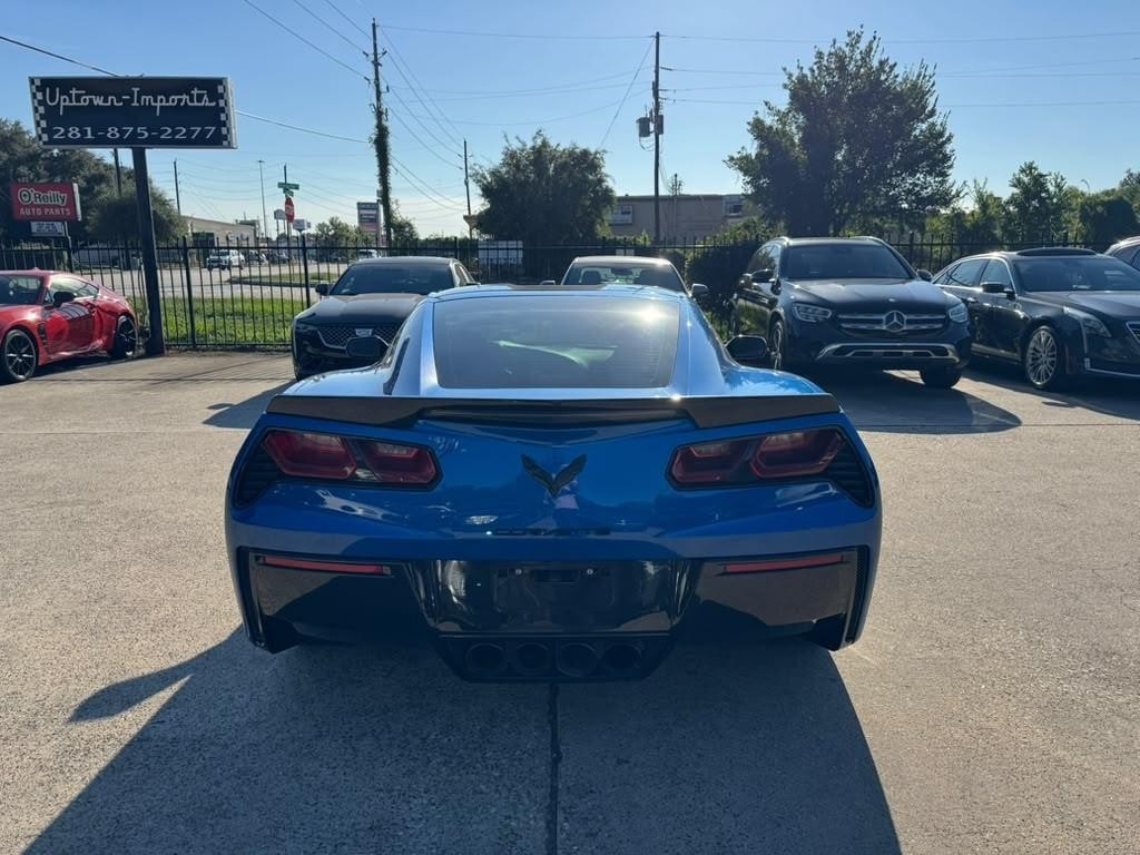 Chevrolet Corvette Stingray Vehicle Full-screen Gallery Image 07