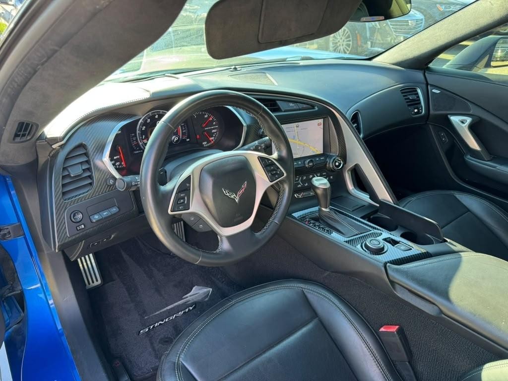 Chevrolet Corvette Stingray Vehicle Full-screen Gallery Image 10