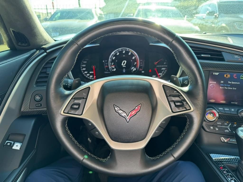 Chevrolet Corvette Stingray Vehicle Full-screen Gallery Image 16