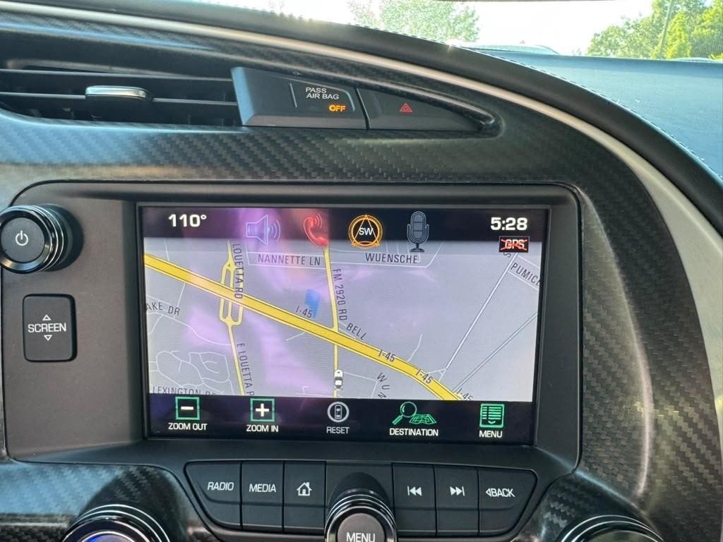 Chevrolet Corvette Stingray Vehicle Full-screen Gallery Image 20
