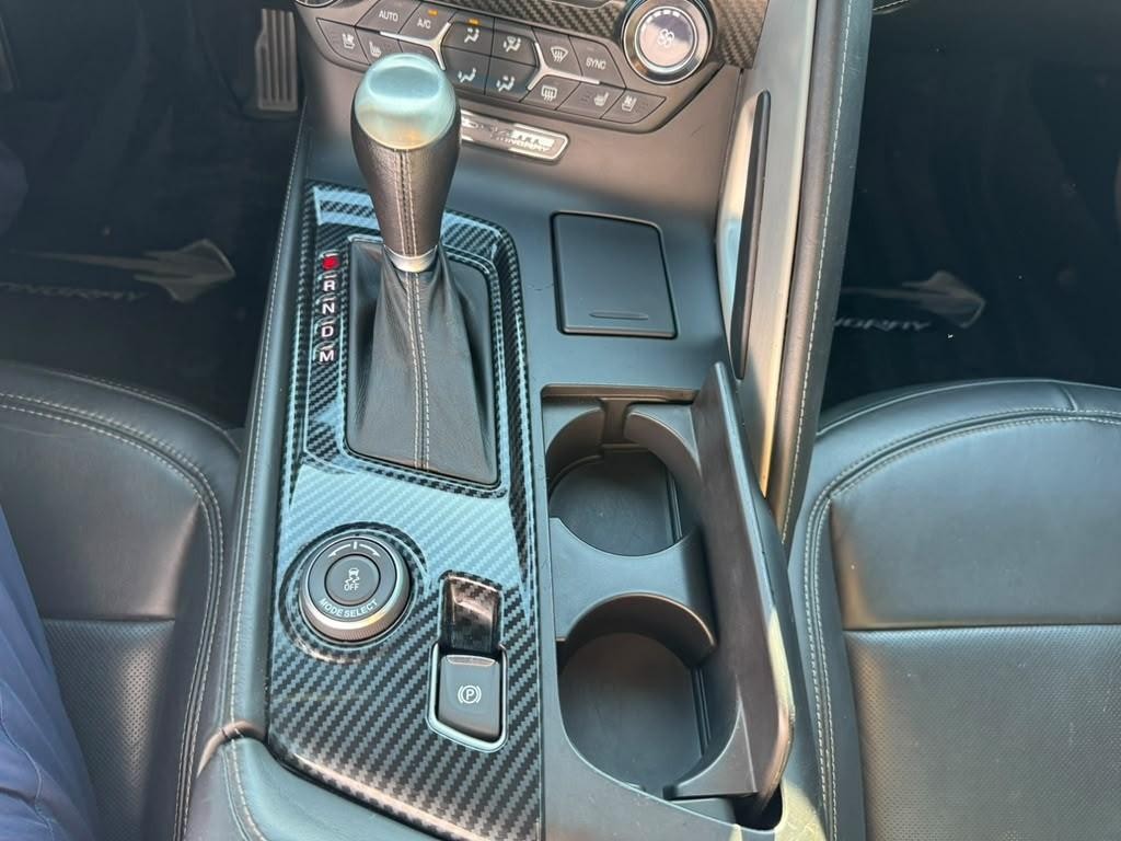 Chevrolet Corvette Stingray Vehicle Full-screen Gallery Image 21