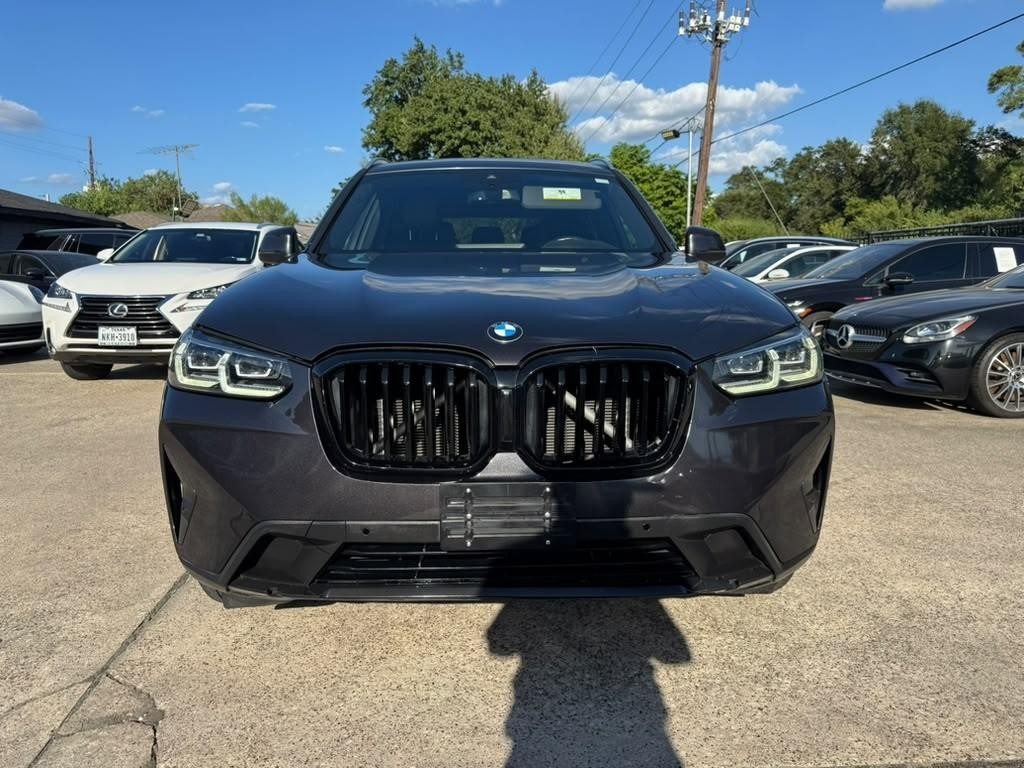 BMW X3 Vehicle Full-screen Gallery Image 02