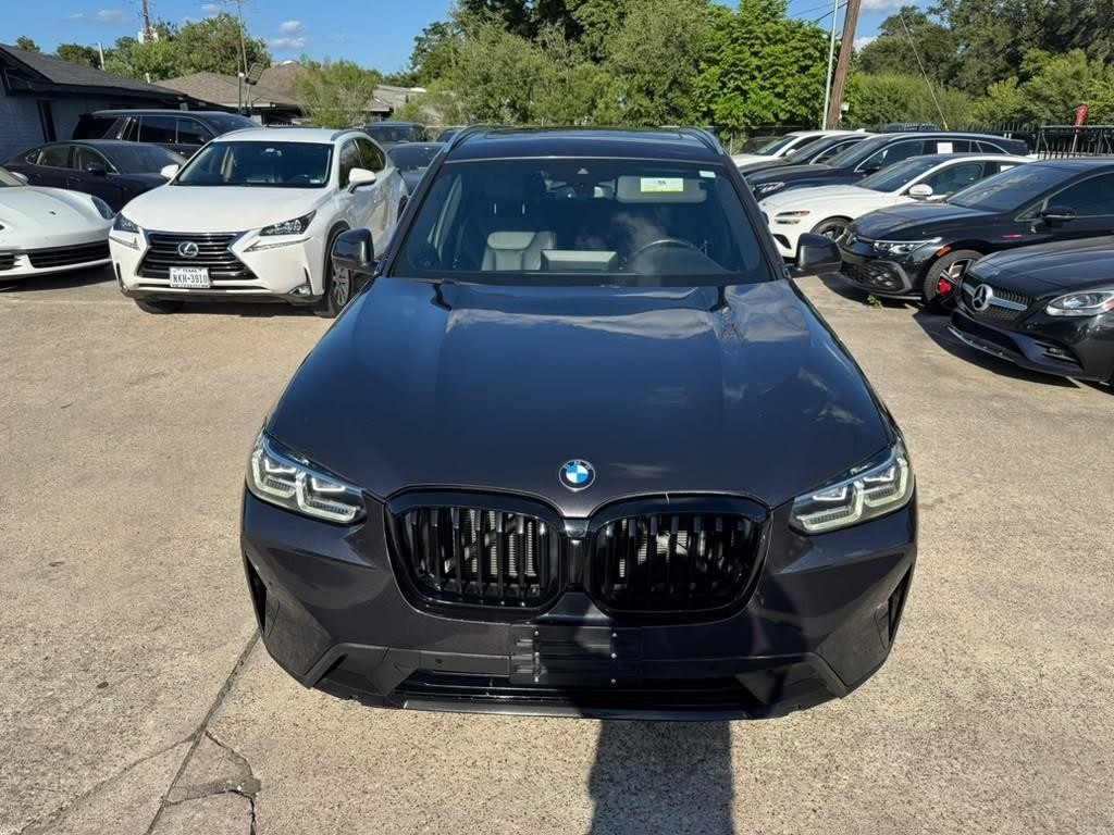 BMW X3 Vehicle Full-screen Gallery Image 03