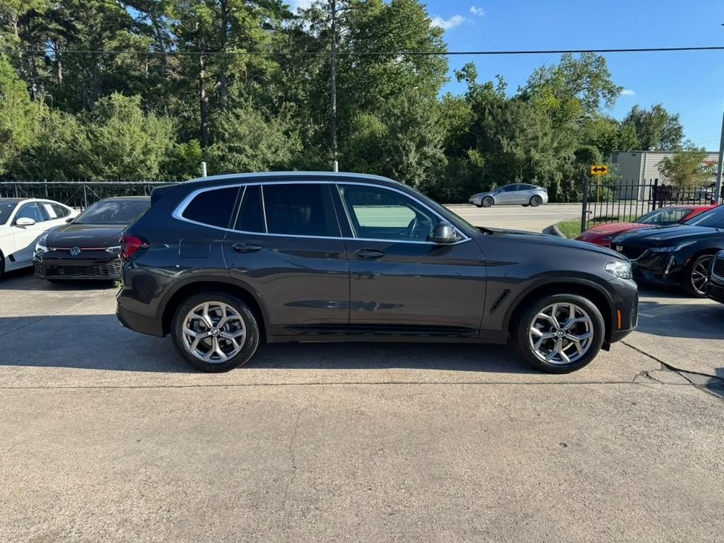BMW X3 Vehicle Full-screen Gallery Image 05