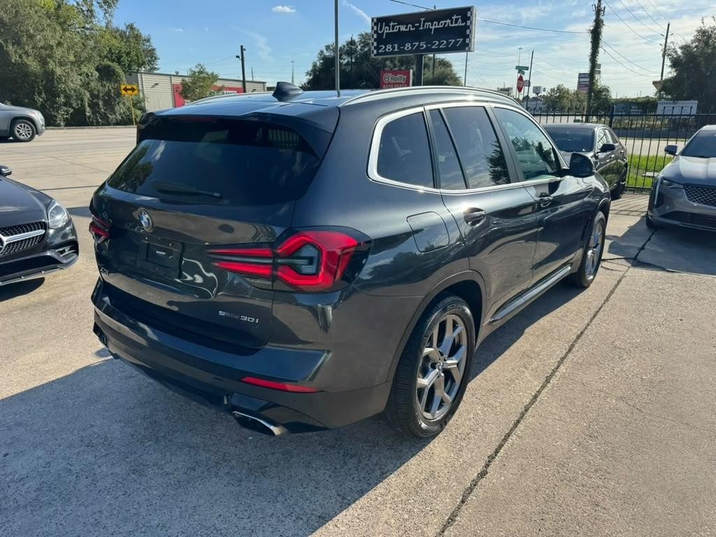 BMW X3 Vehicle Full-screen Gallery Image 06