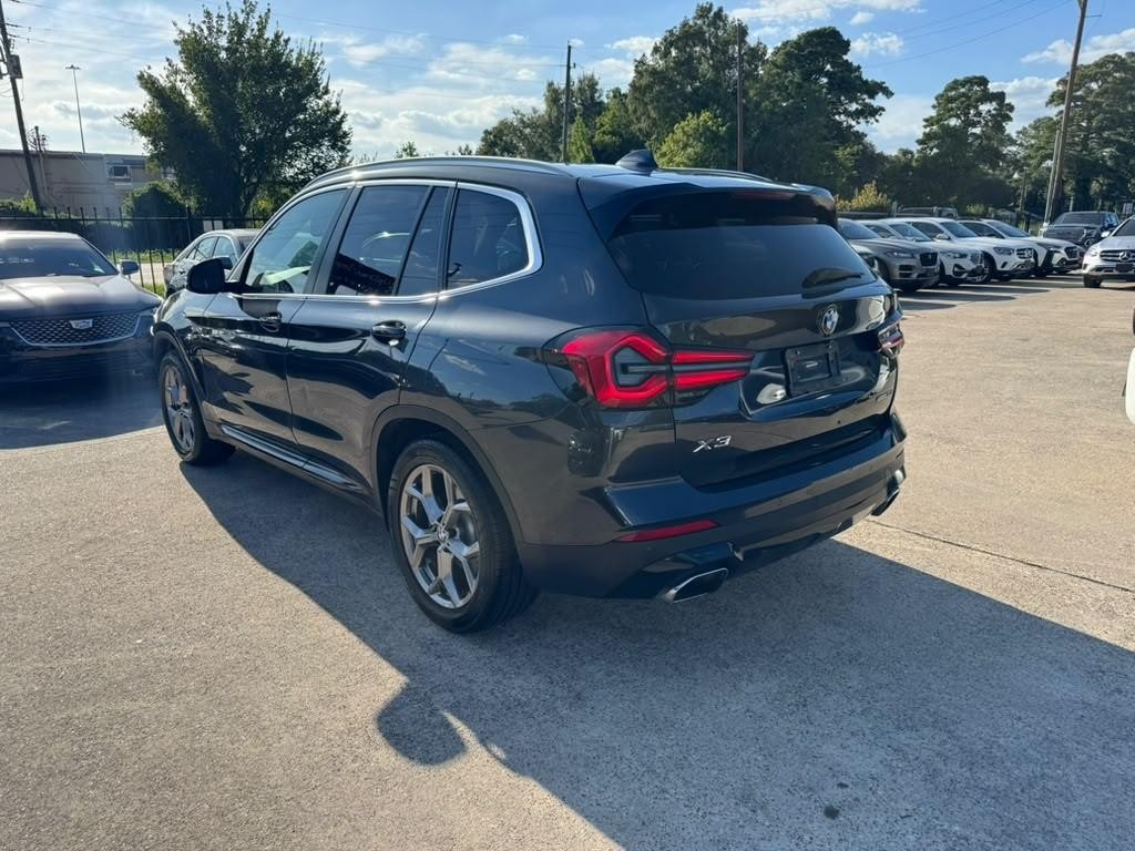BMW X3 Vehicle Full-screen Gallery Image 08
