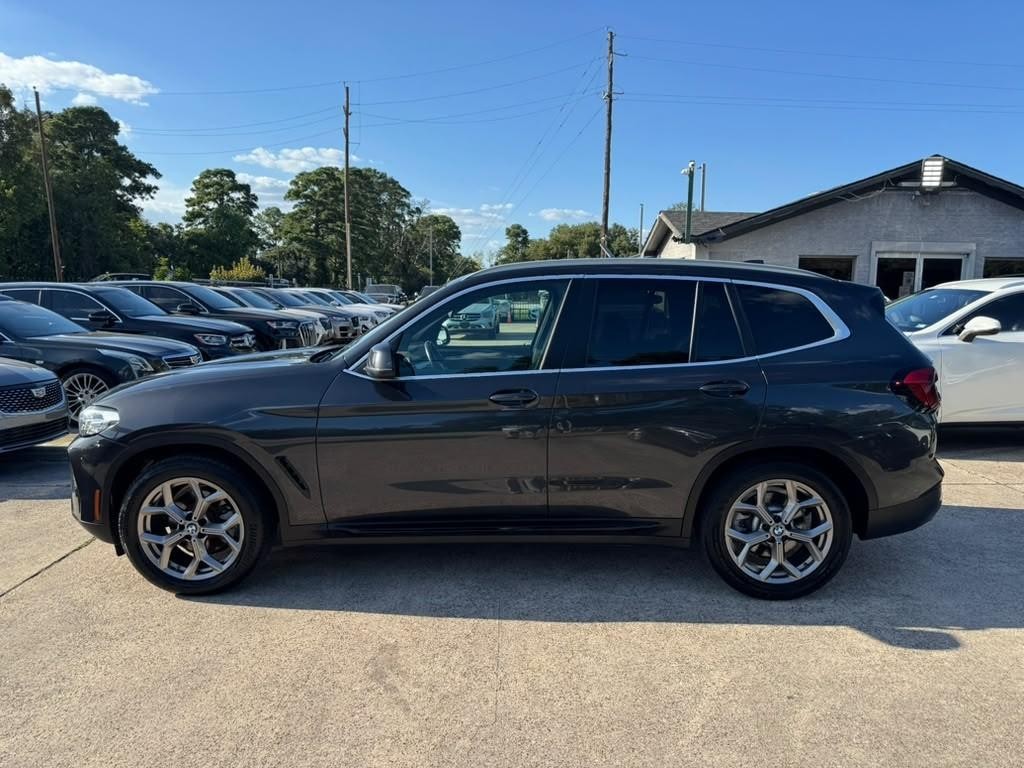 BMW X3 Vehicle Full-screen Gallery Image 09