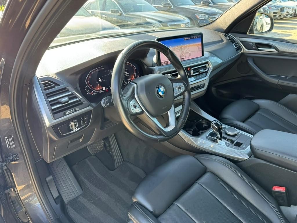 BMW X3 Vehicle Full-screen Gallery Image 10