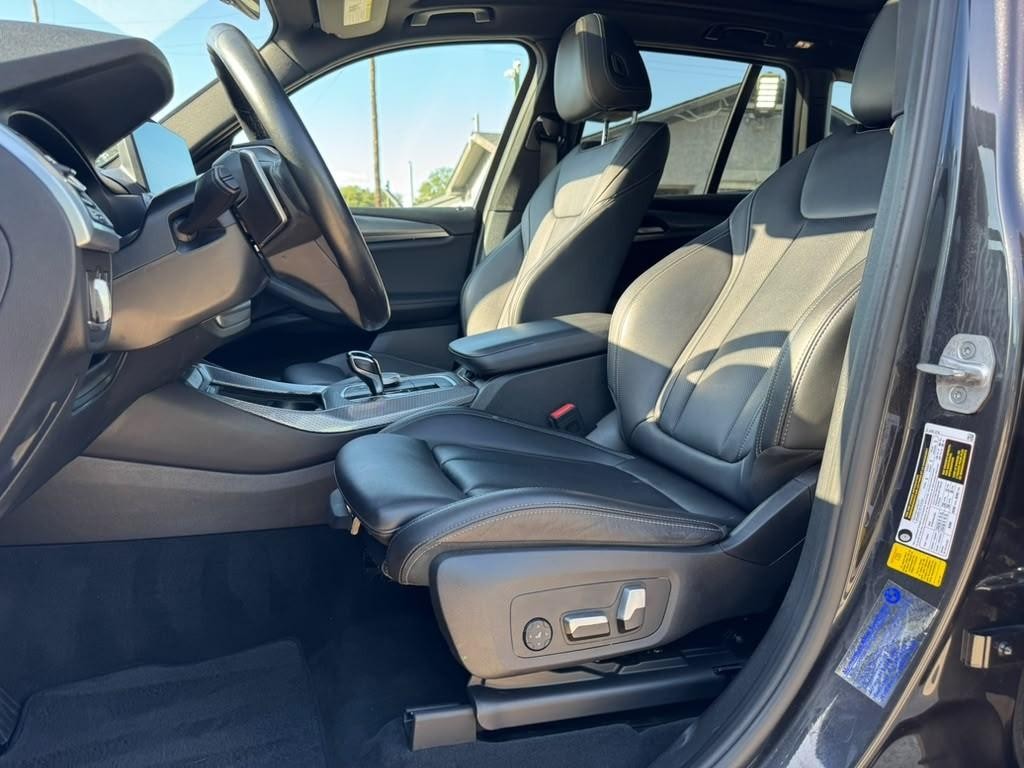 BMW X3 Vehicle Full-screen Gallery Image 11