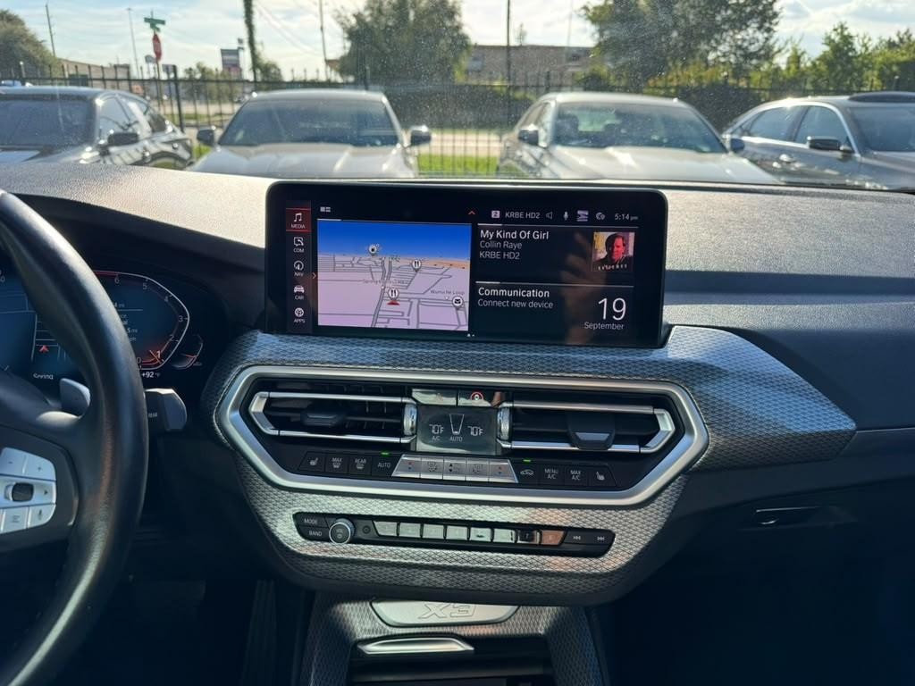 BMW X3 Vehicle Full-screen Gallery Image 22