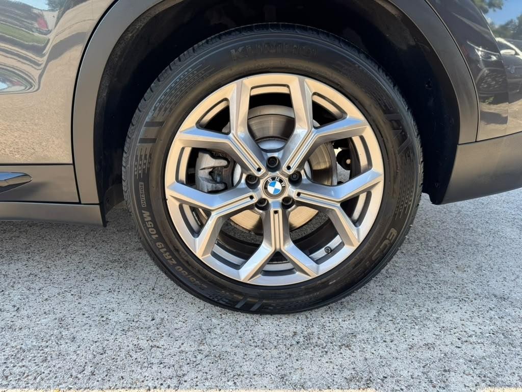 BMW X3 Vehicle Full-screen Gallery Image 28