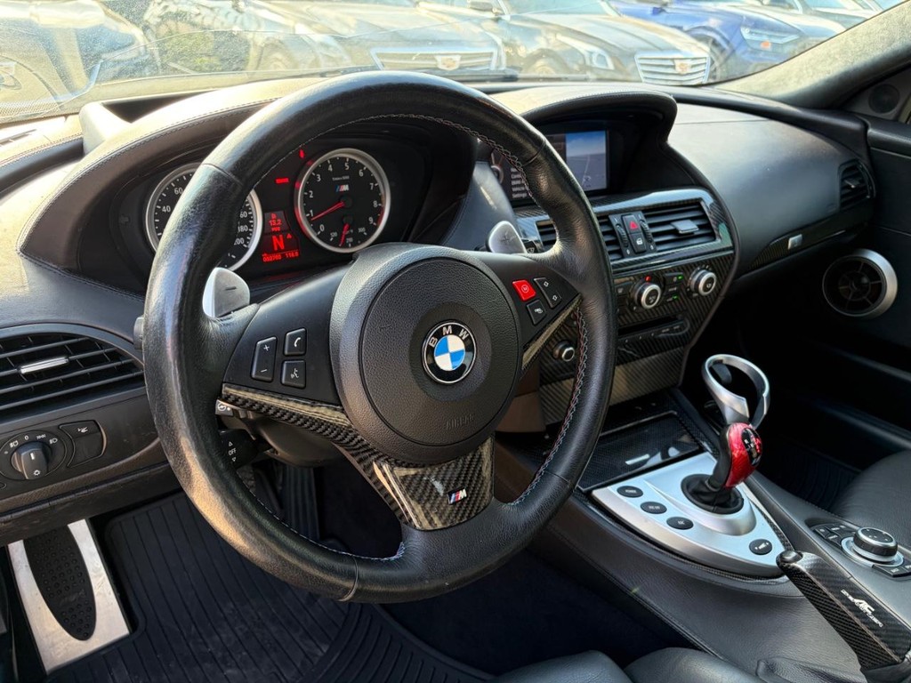 BMW M6 Vehicle Full-screen Gallery Image 10