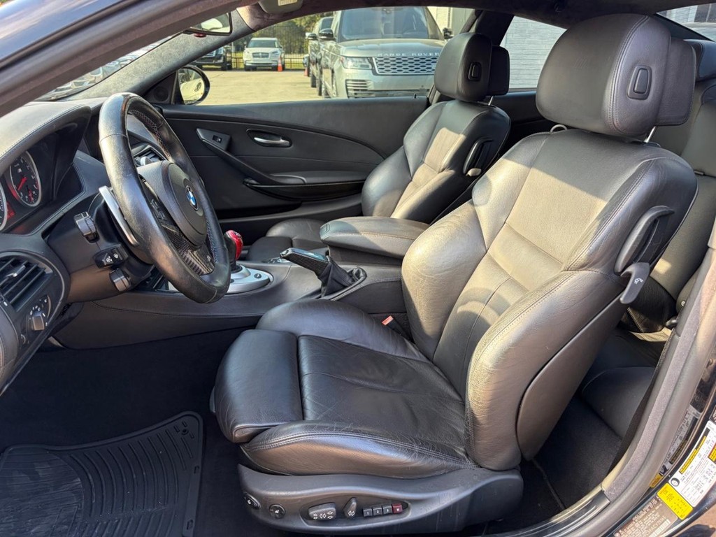 BMW M6 Vehicle Full-screen Gallery Image 11