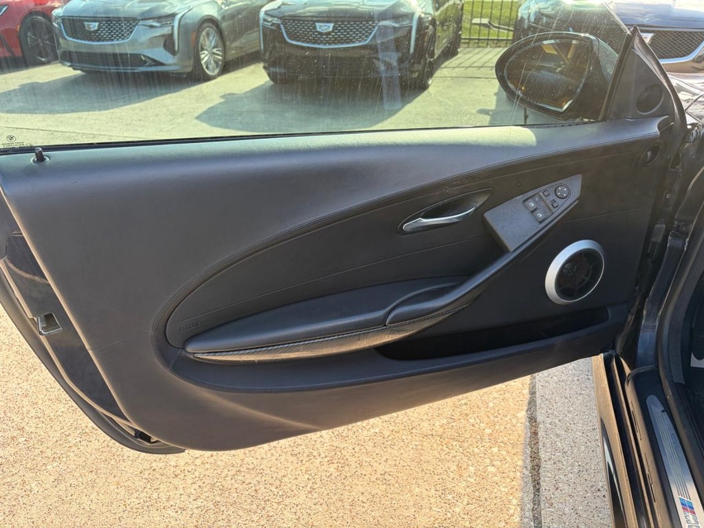 BMW M6 Vehicle Full-screen Gallery Image 12