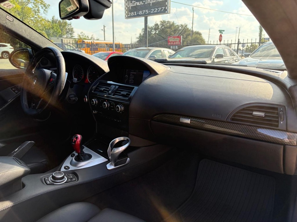 BMW M6 Vehicle Full-screen Gallery Image 13