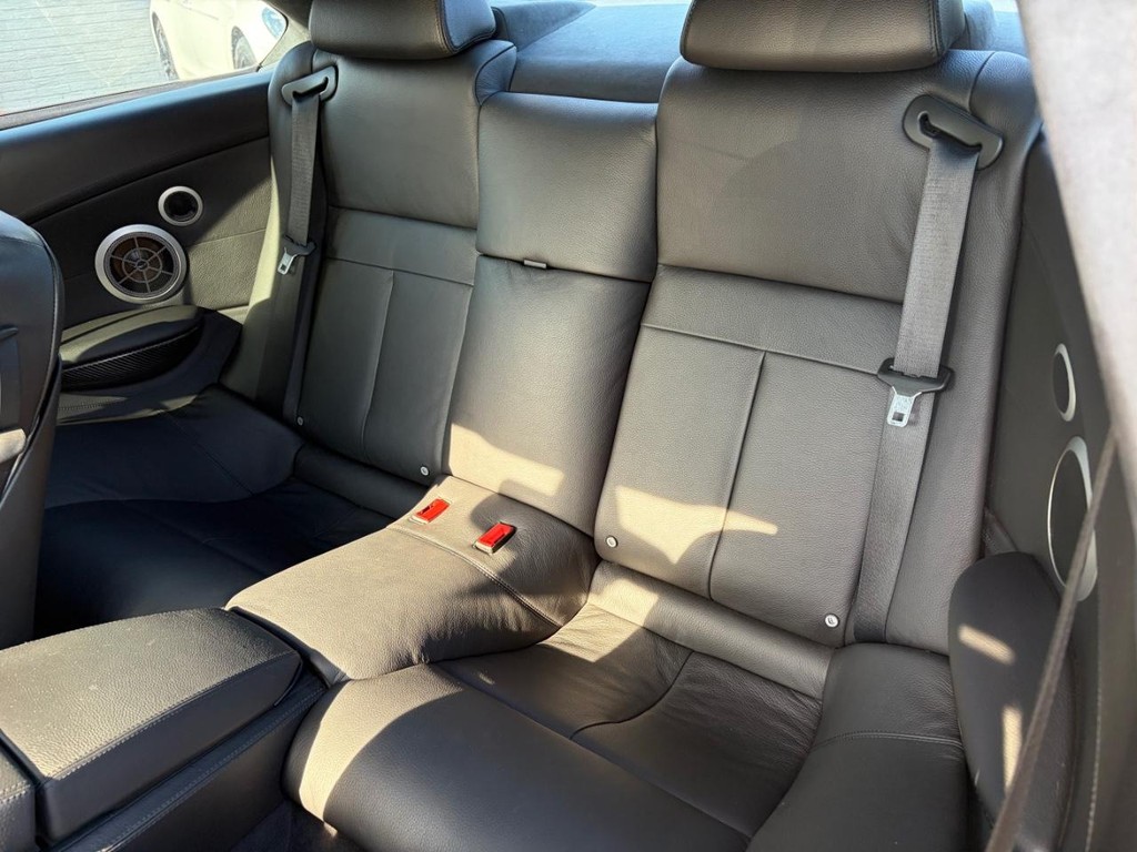 BMW M6 Vehicle Full-screen Gallery Image 16