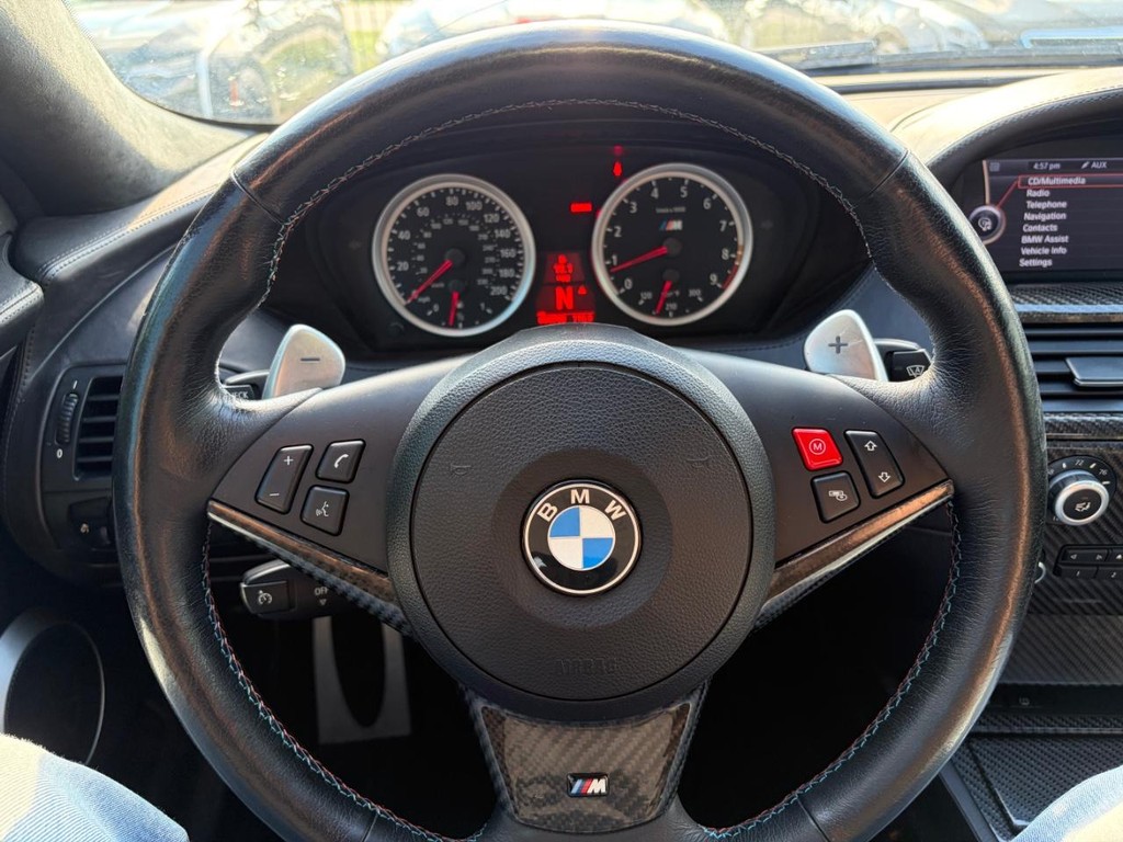 BMW M6 Vehicle Full-screen Gallery Image 17