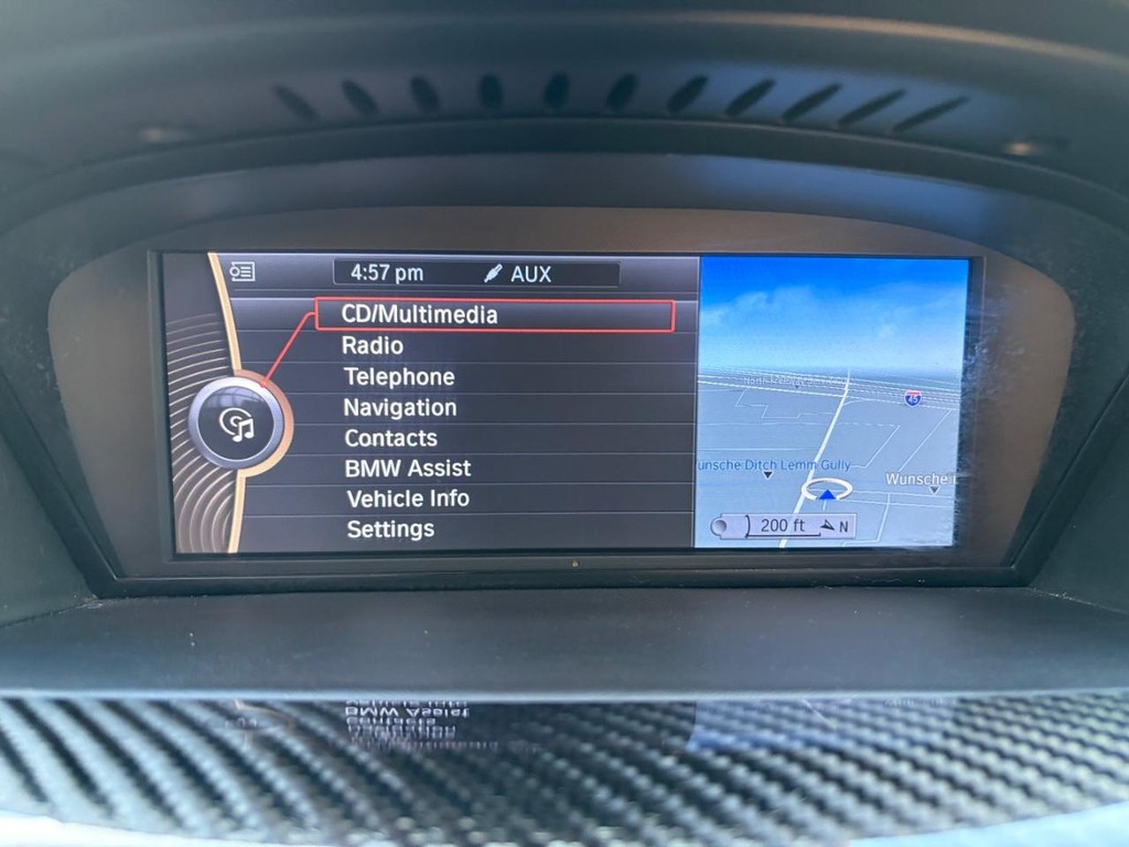 BMW M6 Vehicle Full-screen Gallery Image 19