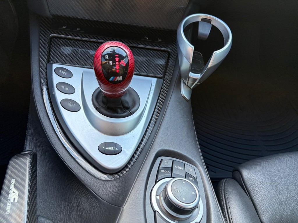 BMW M6 Vehicle Full-screen Gallery Image 21