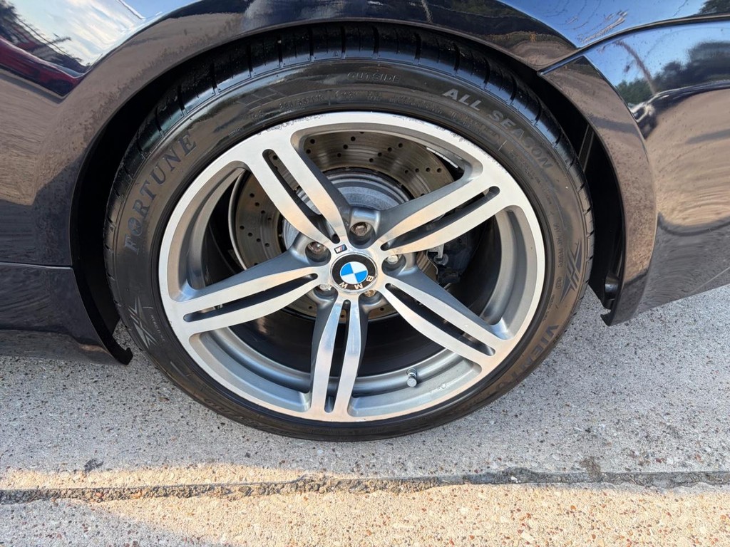 BMW M6 Vehicle Full-screen Gallery Image 23