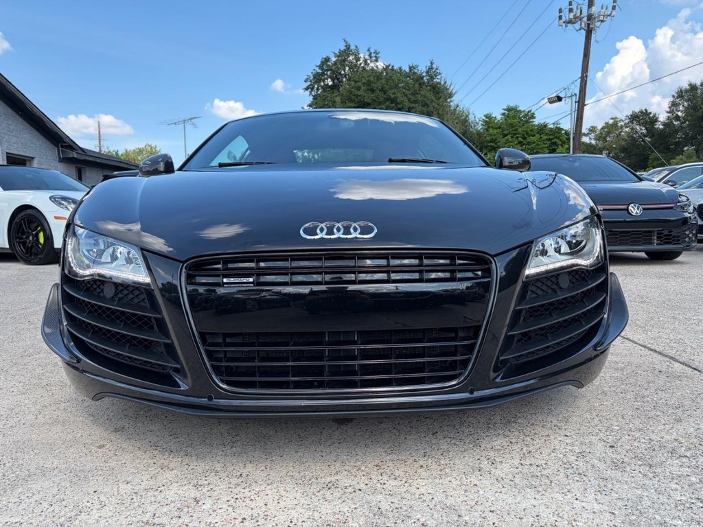 Audi R8 Vehicle Full-screen Gallery Image 02